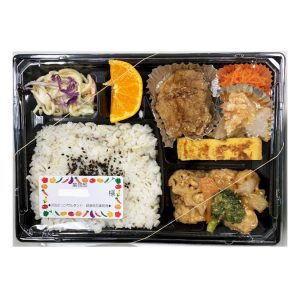 極力揚げ物を減らし、野菜を沢山使用した「ヘルシー弁当」と健康茶を社員へ定期的に無償提供しています。 
身体に良い味付けを知れ、気分転換にもなると好評企画の一つです。